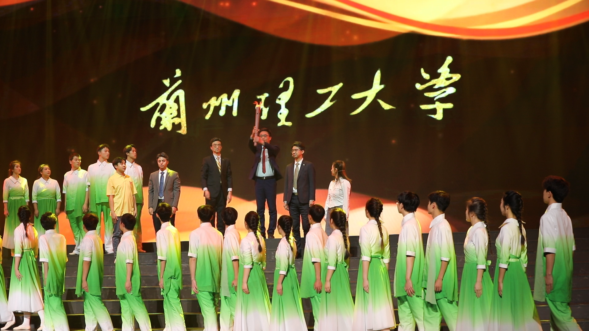視頻：原創校史舞臺劇《紅柳長歌》震撼首演